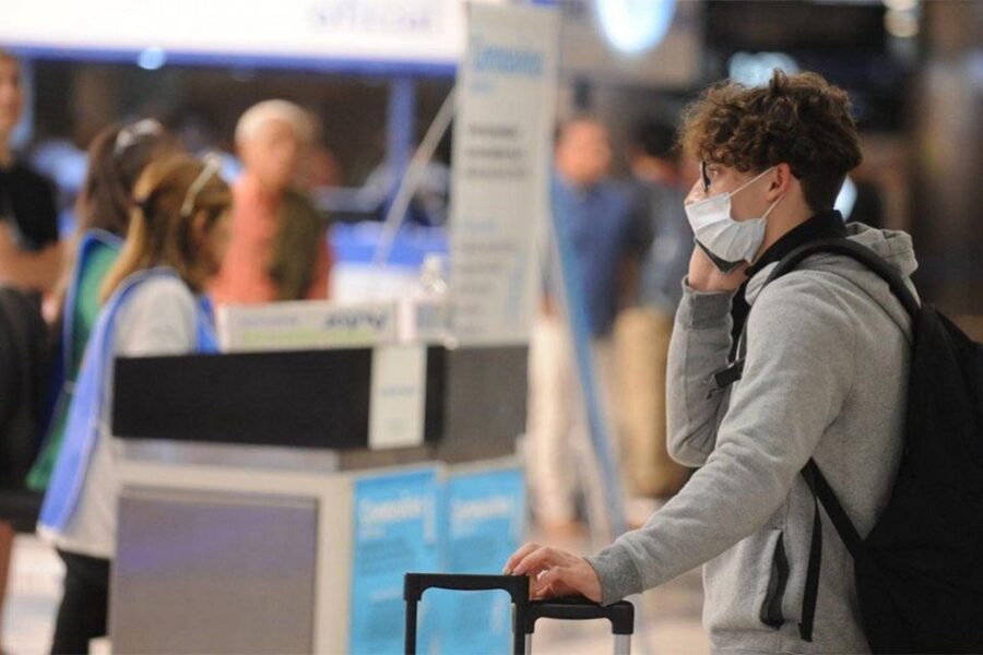 Reducen vuelos con Europa para evitar nuevas cepas