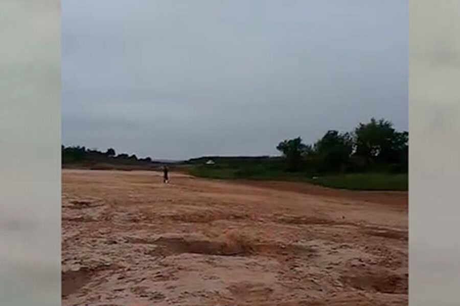 Un brazo del río se secó y puede pasarse caminando