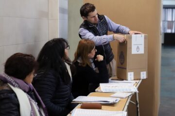 Exigen todas las medidas de protección en las mesas