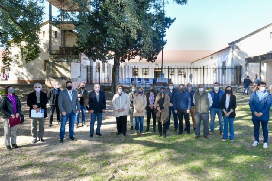 Invierten más de $100 millones en dos escuelas