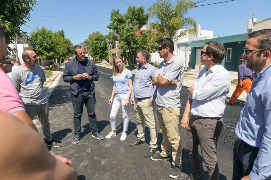 Pavimentan calles en barrio Lomas del Brete