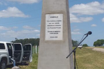 Los hermanos recordaron con un monolito