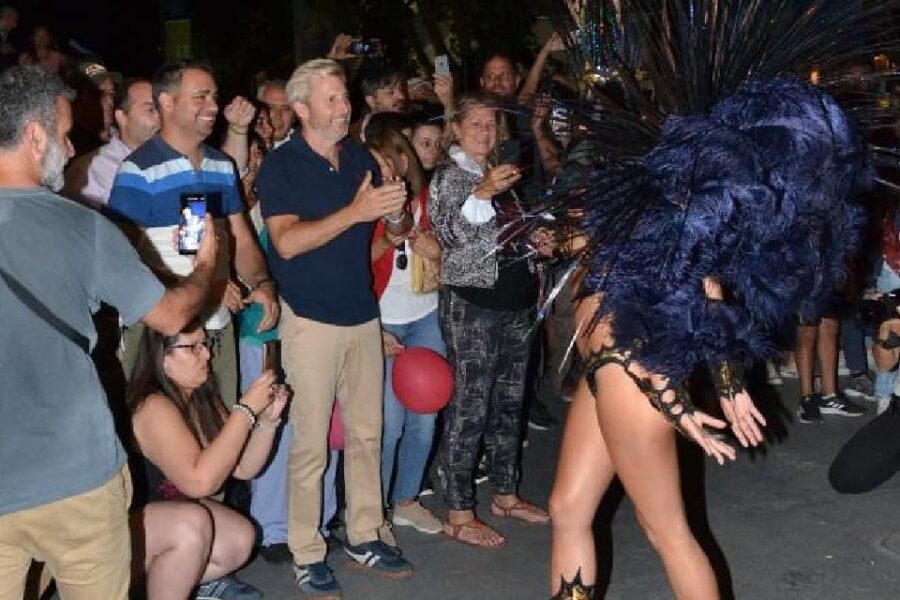 Frigerio cerró acto con show de batucadas