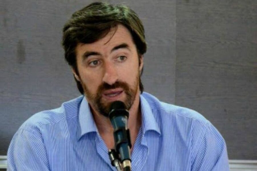 Giano cuestionó que Frigerio hizo el acto en una escuela