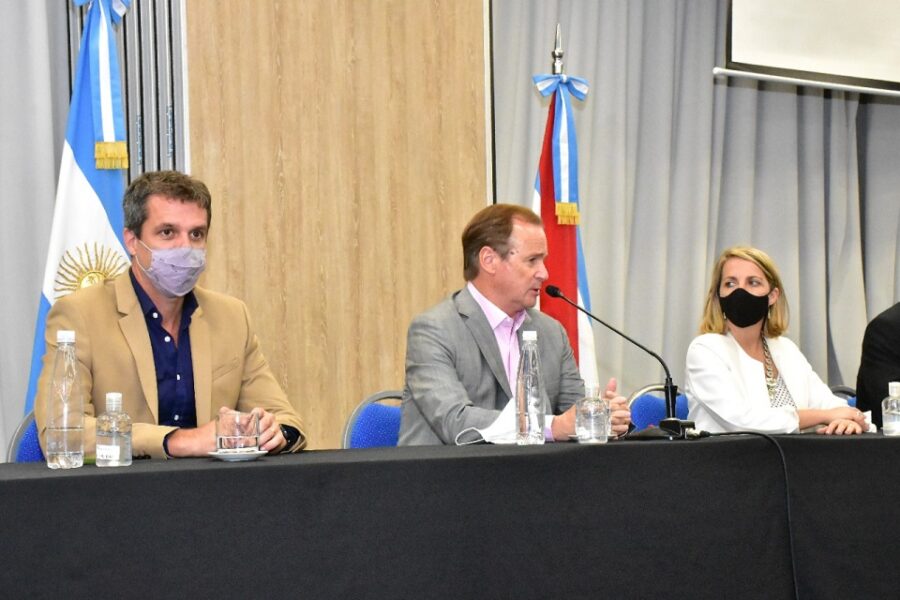 Tras la derrota Cresto y Bordet juntos y anunciando obras