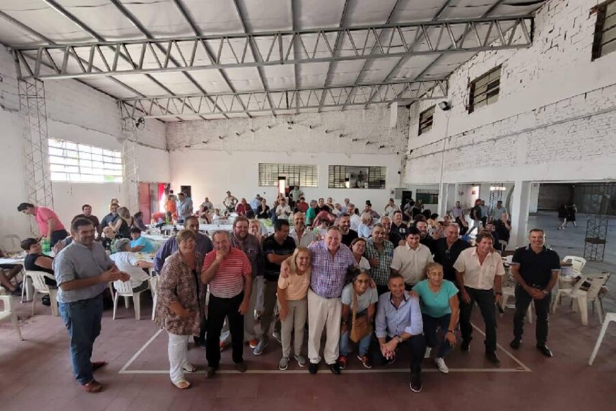 Rogel ratifica que jugará el 2023