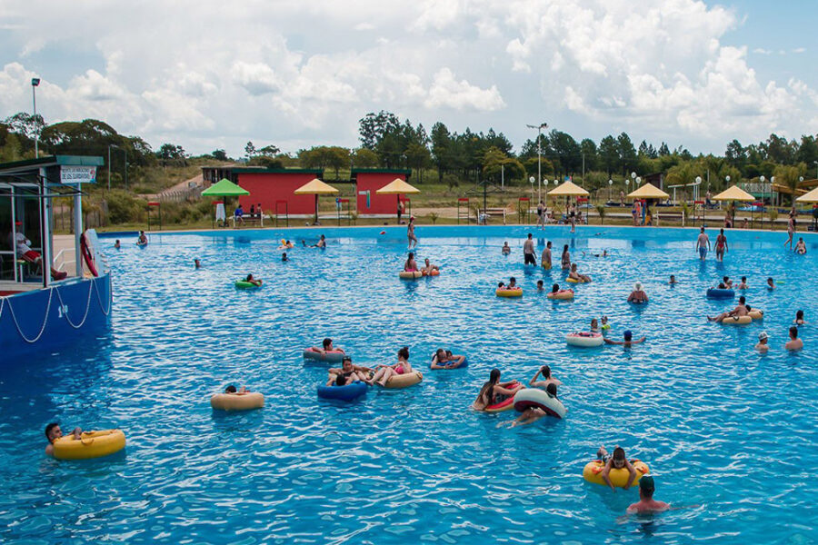 Pese a que los casos suben el turismo no desciende