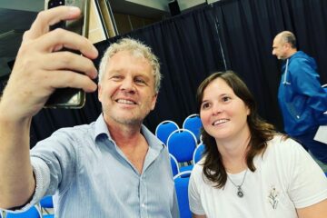 Mientras evalúan echarla, otros la suman a la campaña