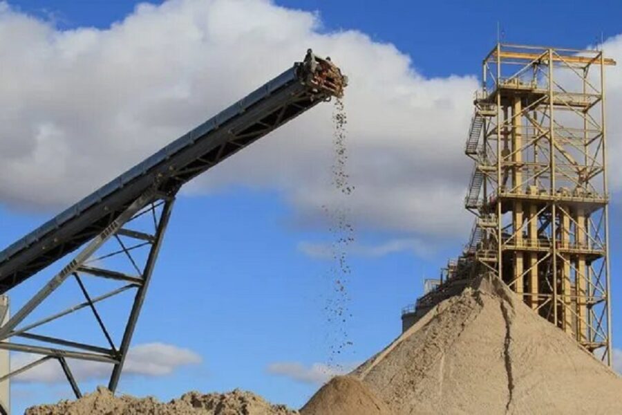 La polémica por el multimillonario negocio de la arena trepó hasta Bordet