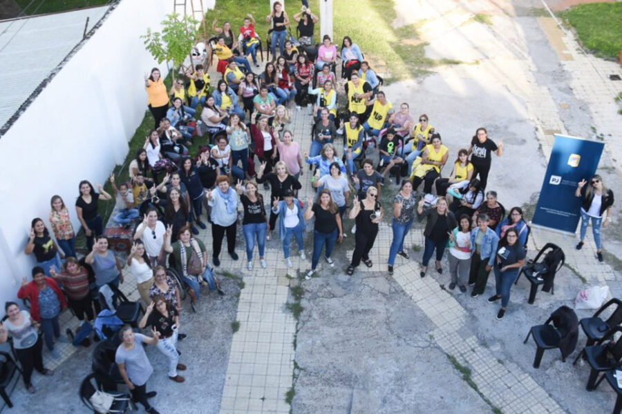 Las mujeres abrieron el partido
