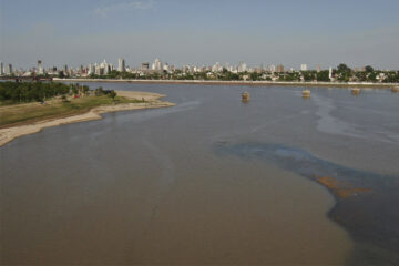 Leve crecimiento del río Paraná