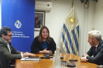 Frigerio gestiona en Uruguay