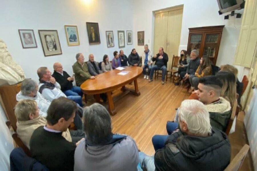 Radicales se juntan y exigen protagonismo