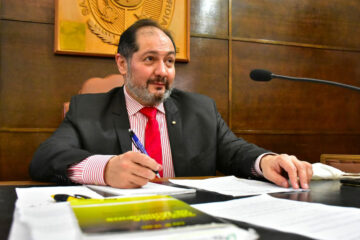 Sin su máxima figura se rearma el bustismo