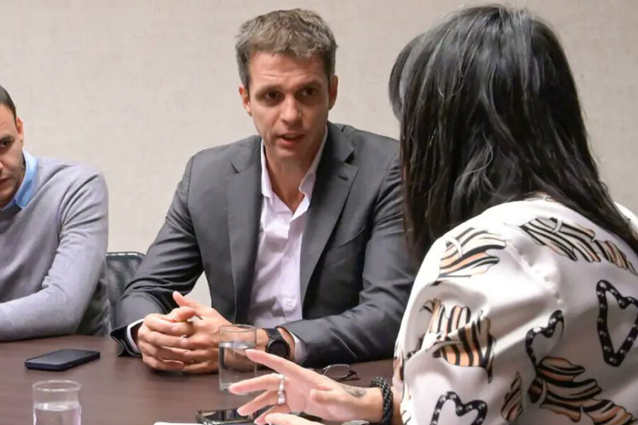 Cresto también baja programas de seguridad