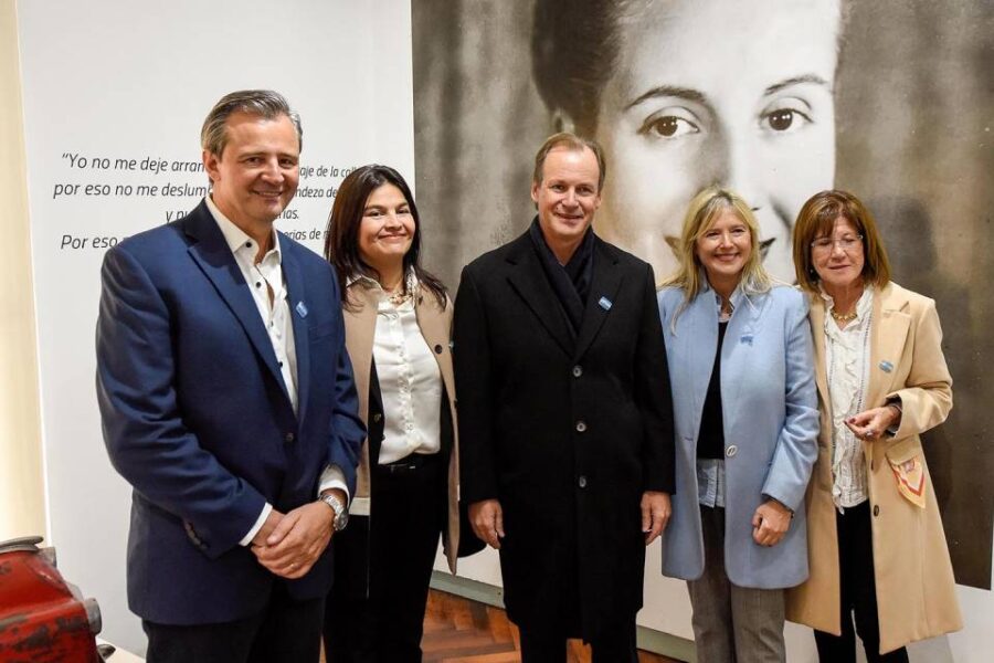 El gobierno elige mostrar más fotos de Bordet con Bahl