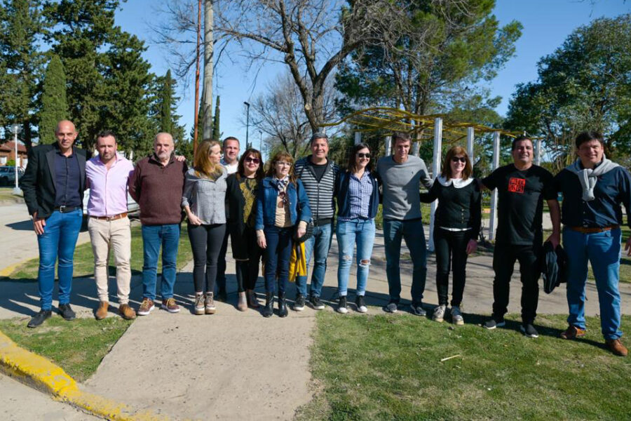 Cresto y una foto política de la costa del Paraná