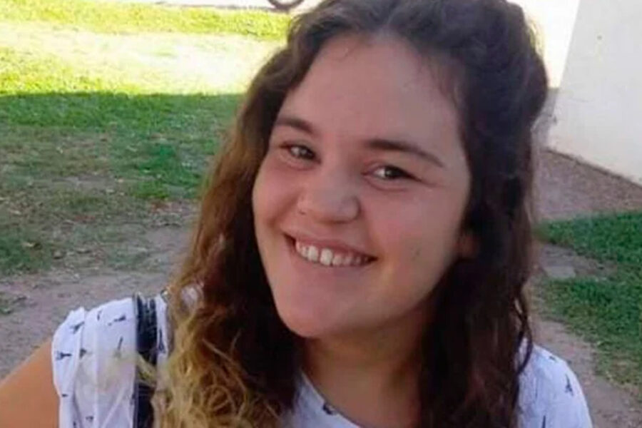 (Es entrerriana) Ganó una beca de trabajo en Francia y para costear el viaje vende rifas y tortas fritas