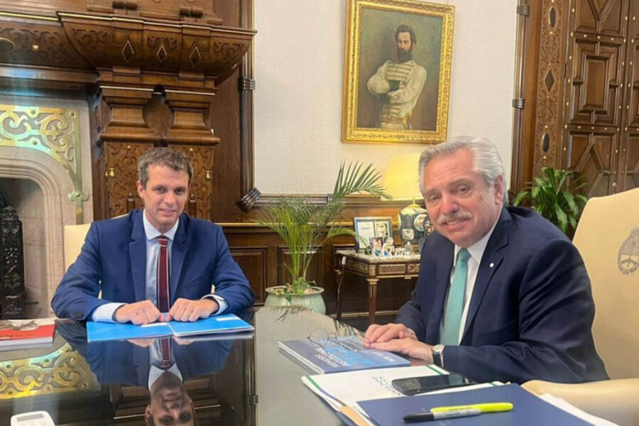 Cresto muestra las obras del ENOHSA junto al presidente