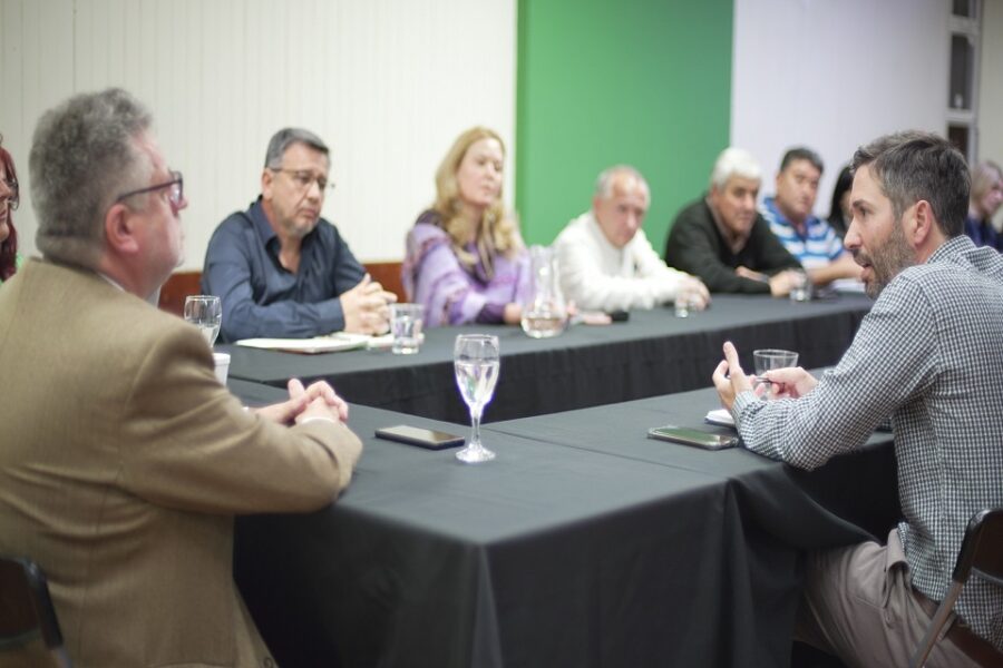 La provincia reabrió la paritaria y los docentes evalúan