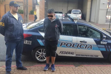 (Mención a Entre Ríos) Estaba prófugo por violar nenas con el consentimiento de sus madres y lo encontraron trabajando en Misiones