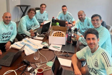 (Mención a ex futbolista entrerriano) El cerebro detrás de la Scaloneta: quién es quién en el cuerpo técnico de la selección argentina