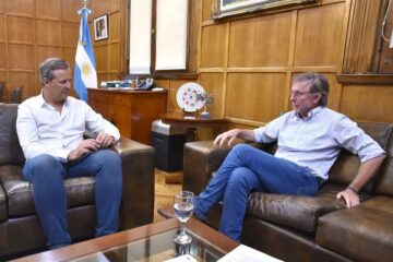 Dos precandidatos a la gobernación reunidos