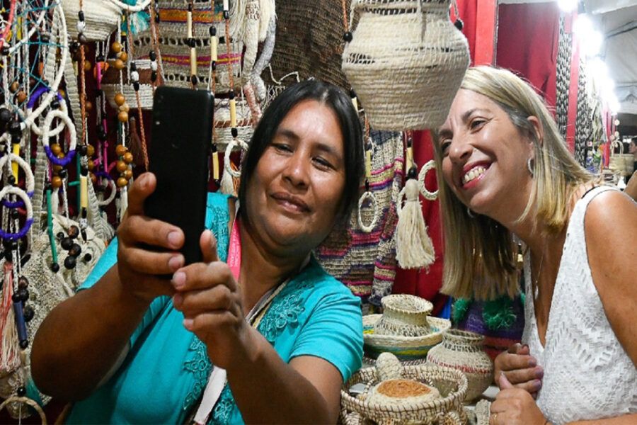 Stratta en Colón para Fiesta Nacional de la Artesanía
