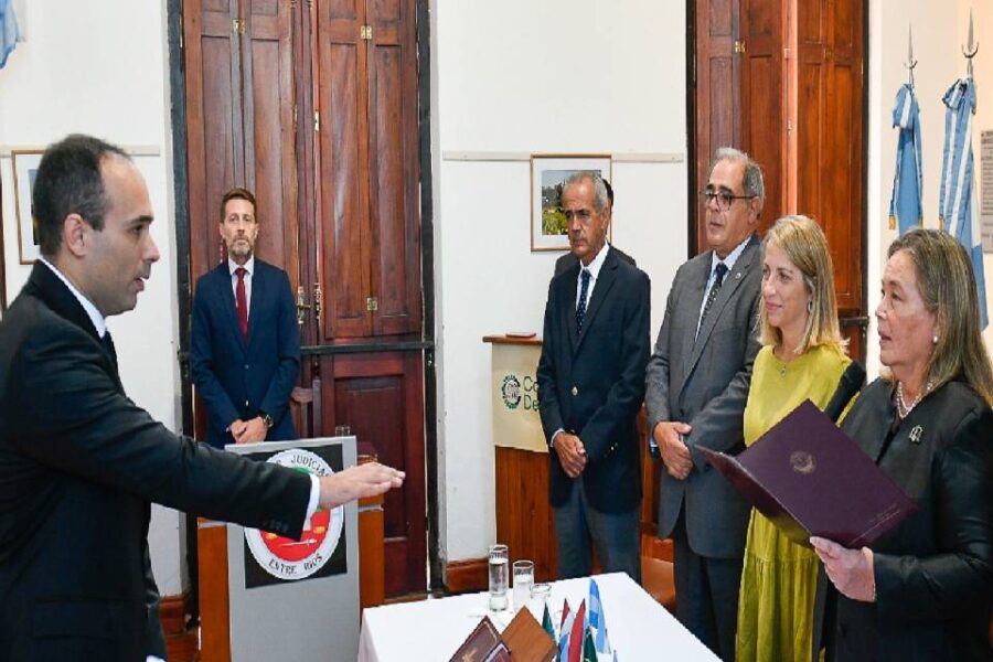 Stratta en Victoria para un acto de la Justicia