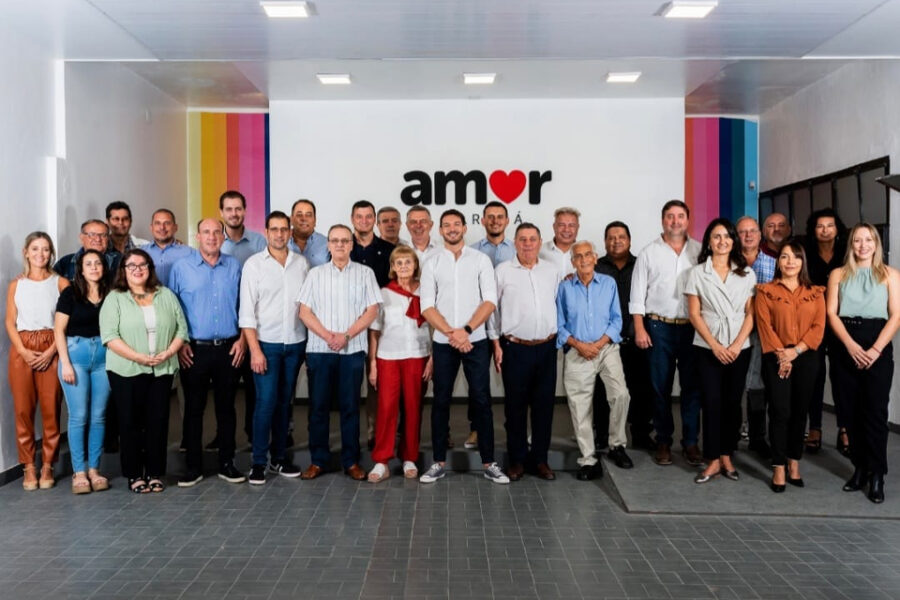 Gainza muestra respaldo multipartidario