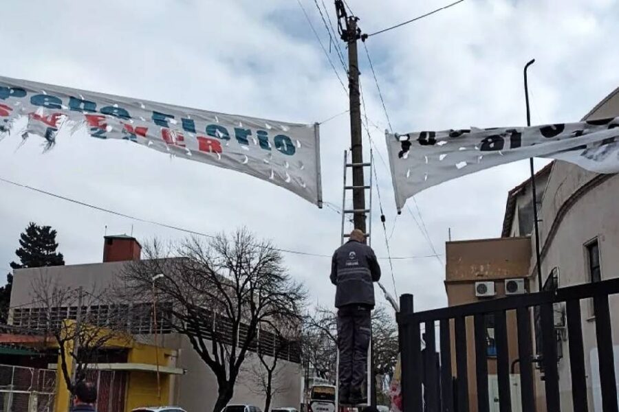 Enersa pide no colgar carteles en estructuras eléctricas