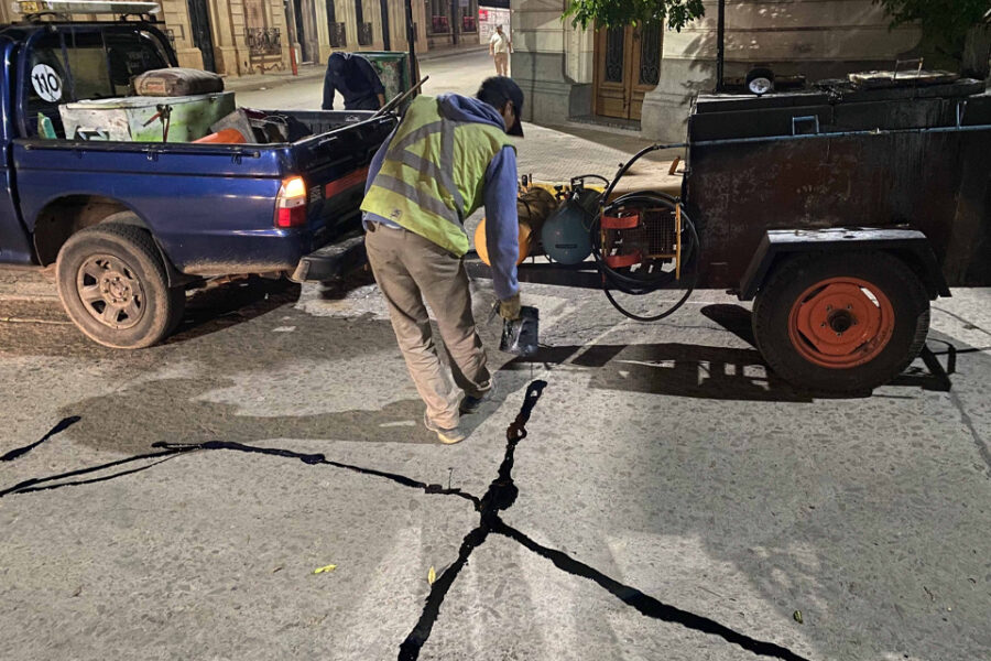 Trabajos de tomado de juntas en calle 9 de Julio