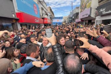 La recorrida de Milei por la peatonal de Paraná