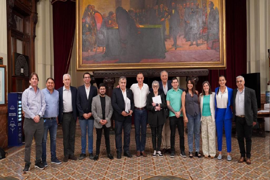 Cáceres asumió en el Parlasur con críticas a Macri