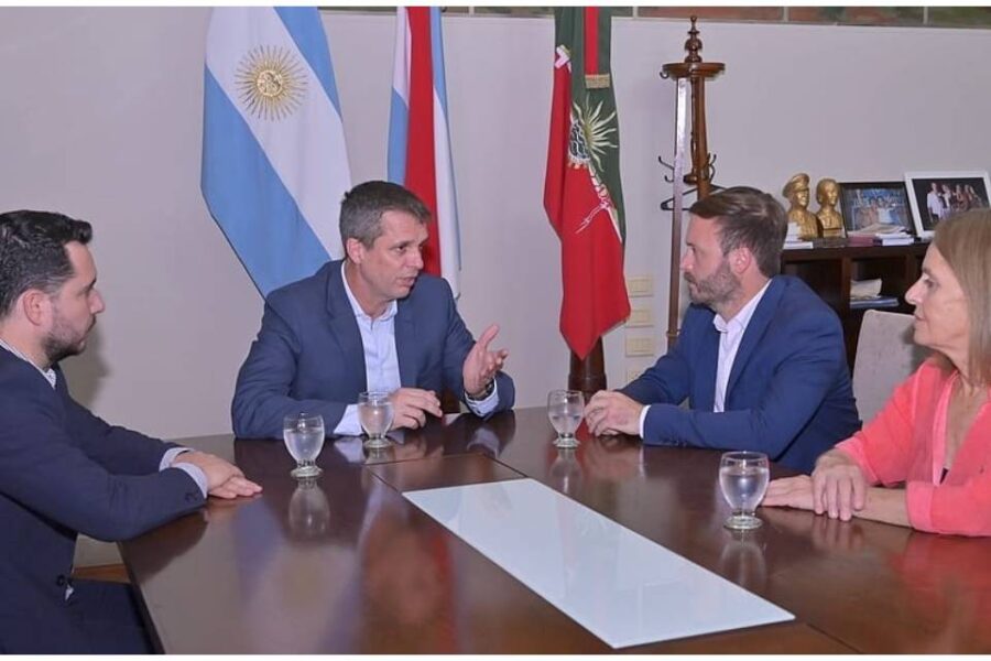 Azcué echó a exfuncionarios de Cresto