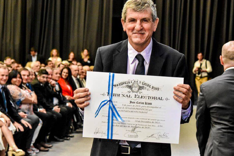 Ahora sí, Kloss renunció a su cargo en el Senado