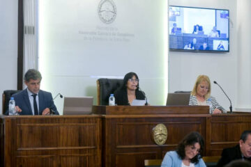 Ex senadores que siguen cobrando sueldos bajo la lupa