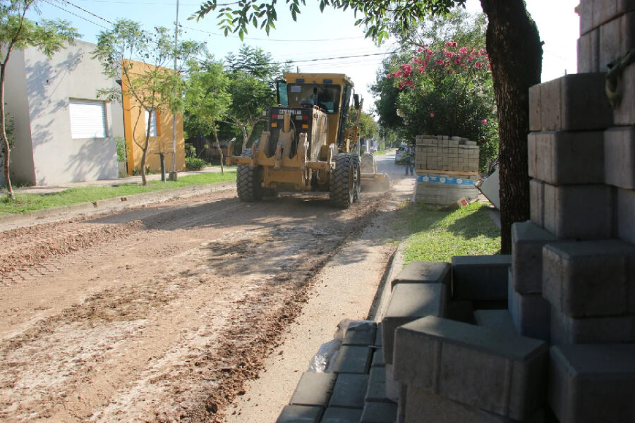 Se retomaron los trabajos de adoquinado sobre calle Sargento García