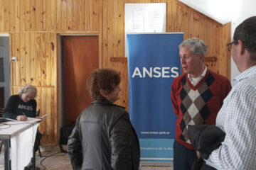 Milei prometió vetar subas a jubilados y acá Etchevehere dice que los ayuda con trámites