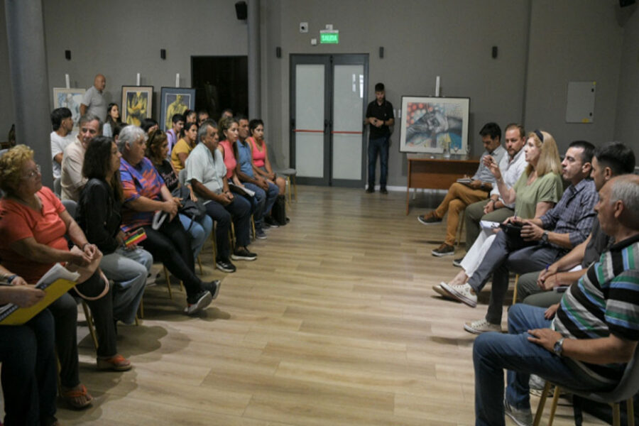 La Intendenta se reunió con vecinos de la zona oeste para analizar la problemática de agua