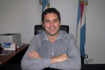 “Si malo es el gringo que nos compra, peor es el criollo que nos vende”